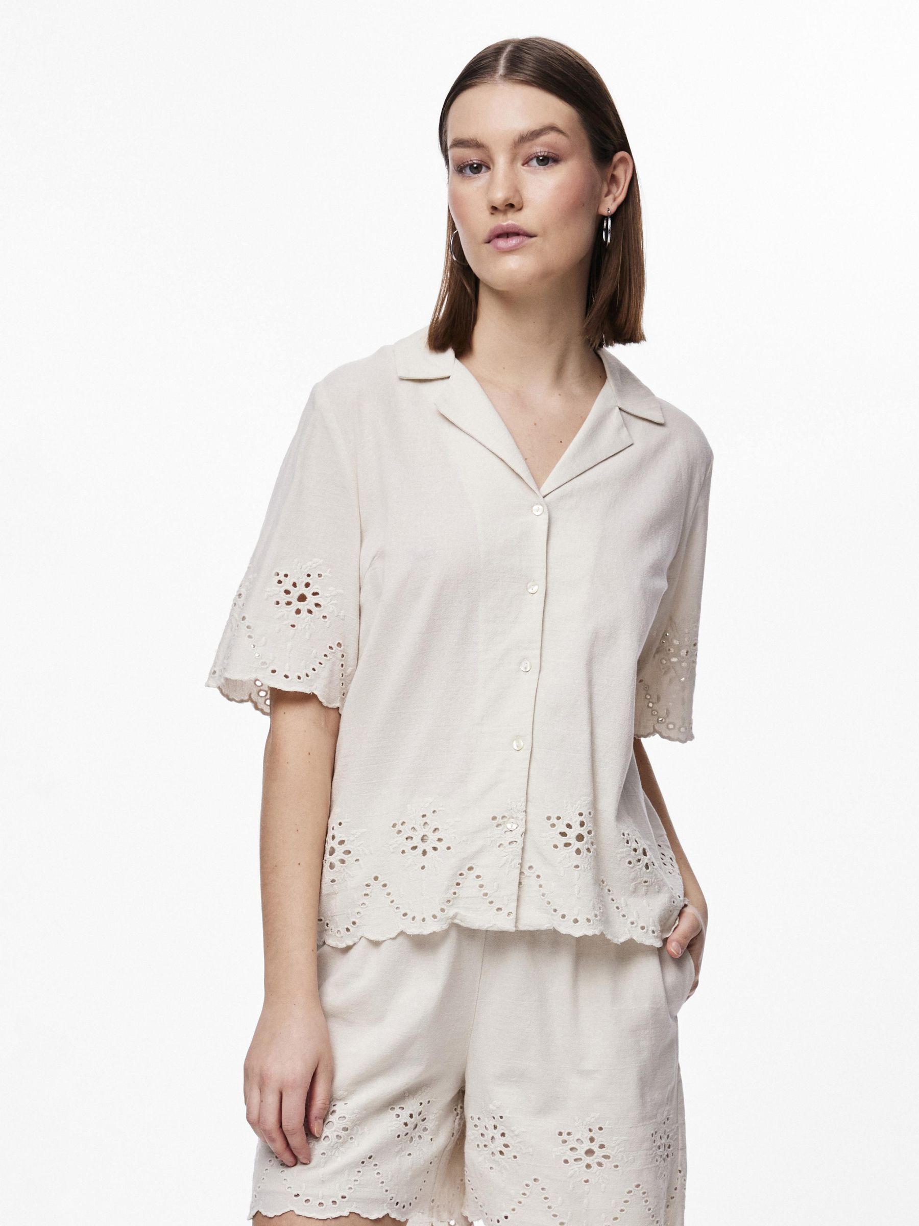 PCALMINA EMBROIDERY SHORT SLEEVED SHIRT